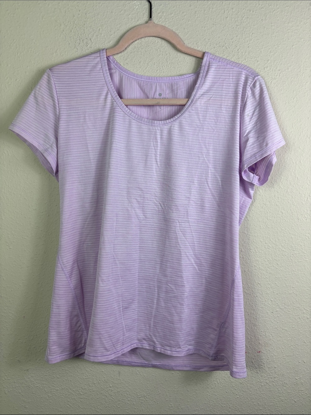 Athleta Lilac Short Sleeve Workout Shirt size Large